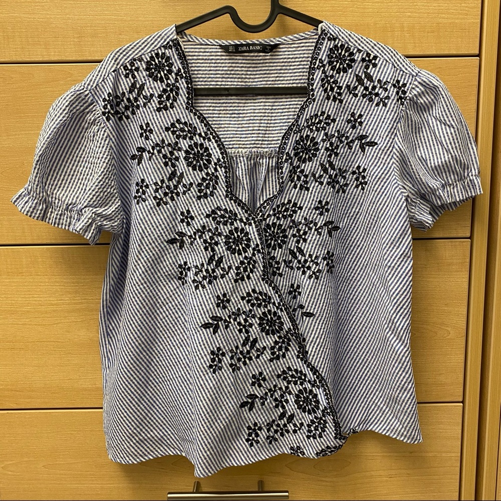 Zara Basic Blue/White Flower embroidered top - Small